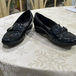 LIFE STRIDE BLUE METALLIC LOAFERS